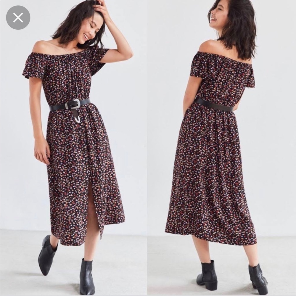 Urban Outfitters Kimchi Blue floral off the shoulder dress with slit size M